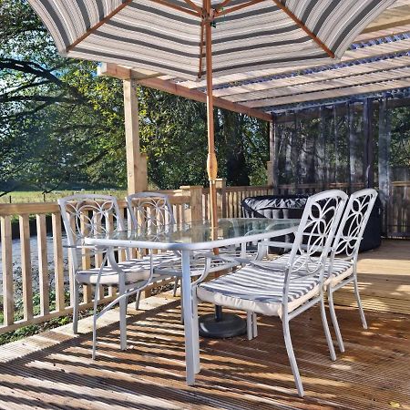 Riverside Cabin At Pen-Y-Bont Mill Hotel Oswestry Buitenkant foto