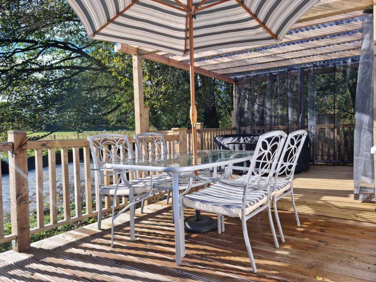 Riverside Cabin At Pen-Y-Bont Mill Hotel Oswestry Buitenkant foto